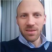 Insegnante di lettere impartisce lezioni di latino e greco